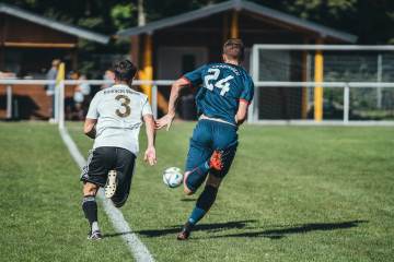 随着比分定格1-1，47岁兰帕德神了：率队提前3轮升入英超，太牛了｜BEPLAY体育（配图示意）